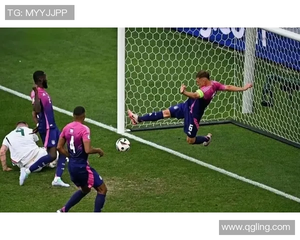 足球明星球袋图片欣赏领略球场风采与时尚潮流的完美结合 足球明星球袋图片欣赏领略球场风采与时尚潮流的完美结合